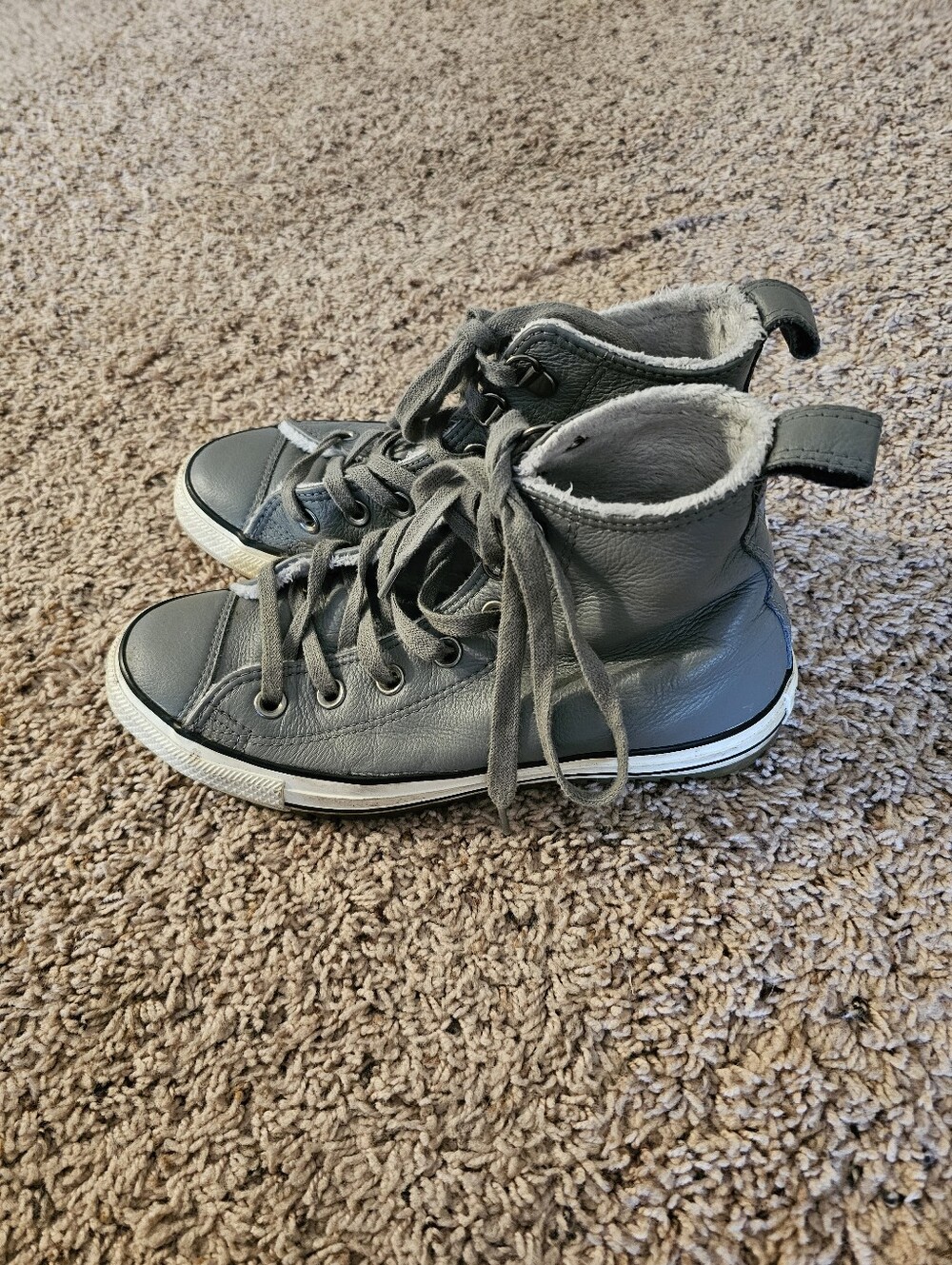 🩶 Converse All Star Leather Gray High-Top Lace-Up Sneakers with Faux Fur Lining